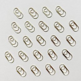Gold metal paper clips in a teardrop shape. Pack of 10 clips.