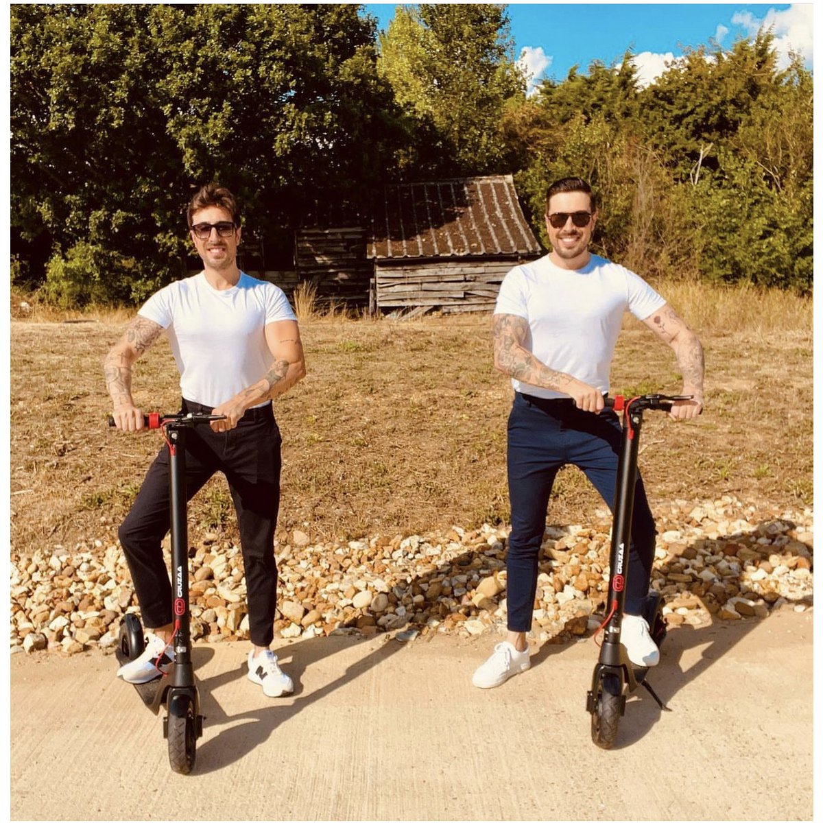 Le scooter électrique Cruzaa Commuta officiel