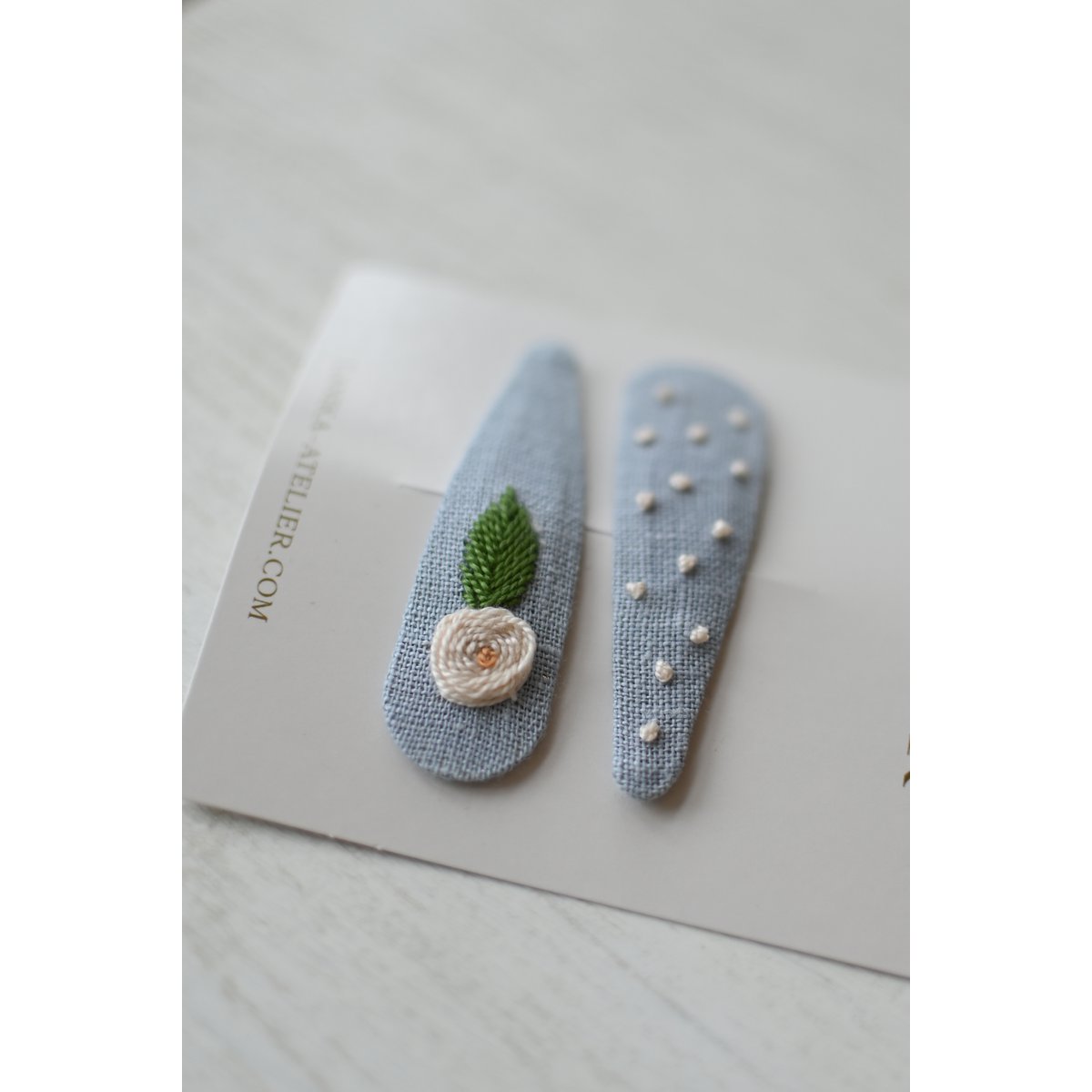 Barrettes à cheveux feuille de rose bleue + pois