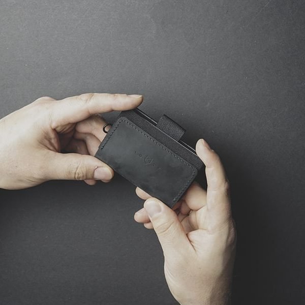 R1 Minimalist (Black)