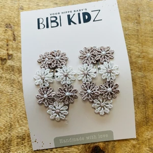 Haarnadel ovale Blume beige/natur