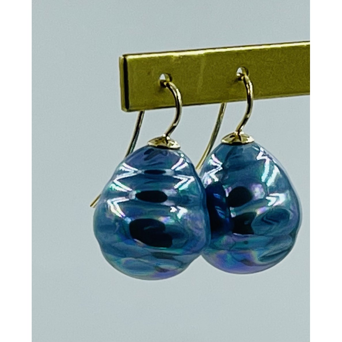 Baroque pearl earrings in the color lapis lazuli