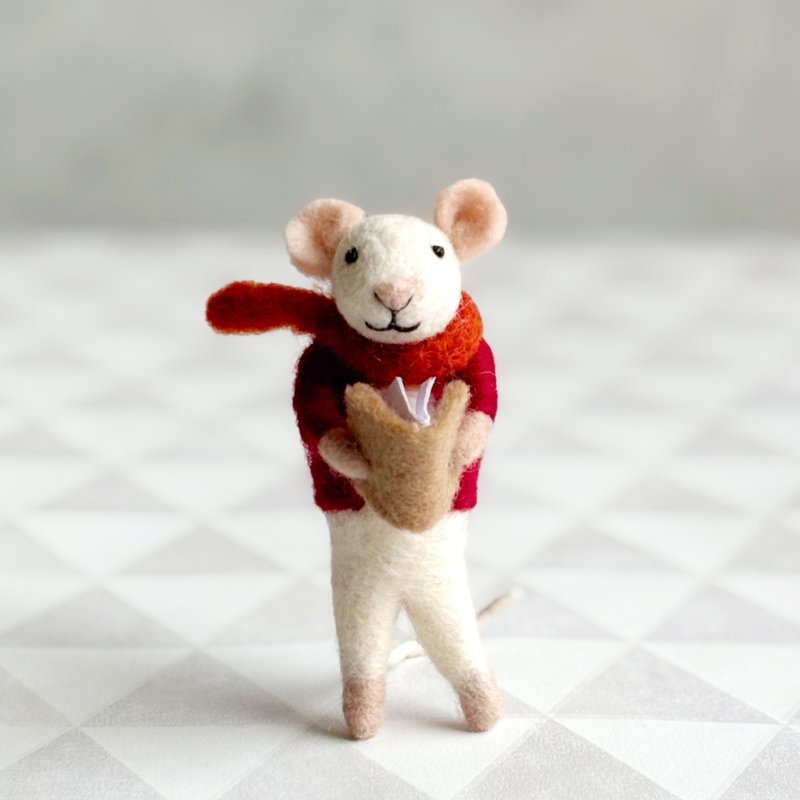 Mouse Reading Robbie