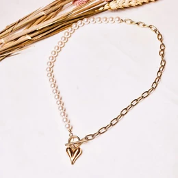Necklace pearl with heart