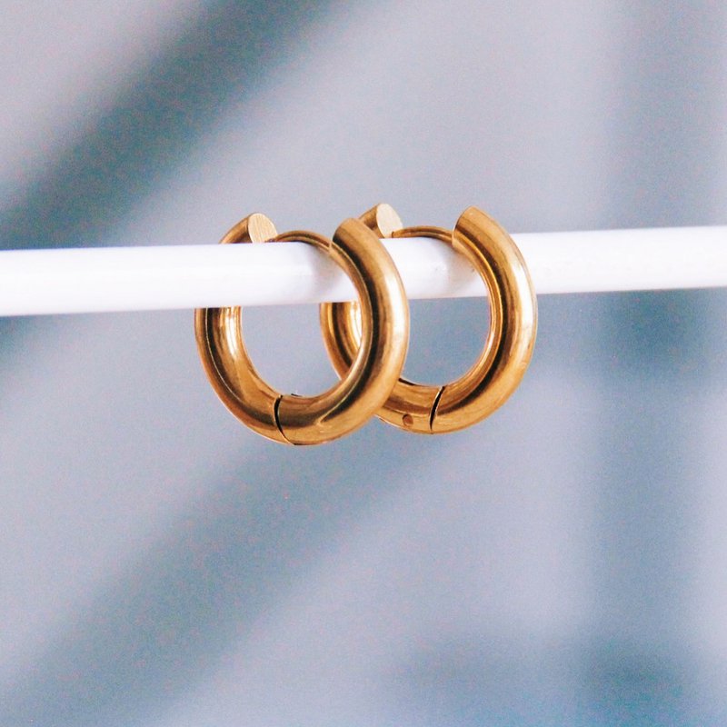 EA516: creola larga 16 mm in acciaio inox - oro