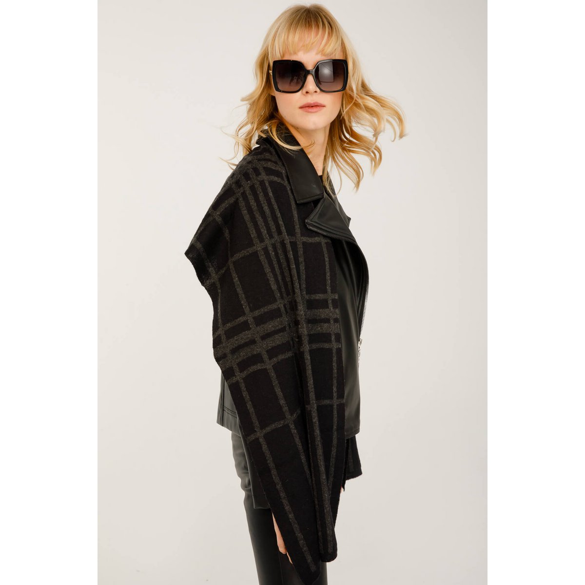 Galatia Scarf Black-Grey