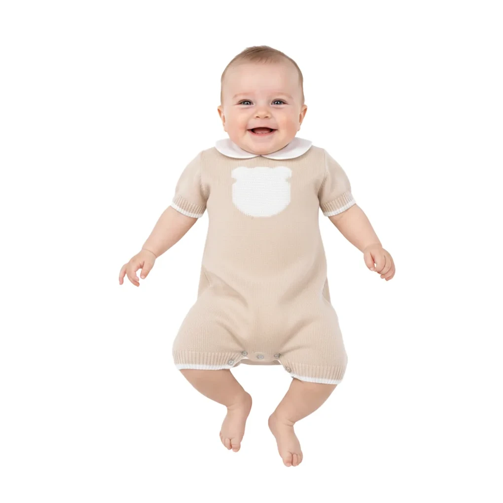 Babygebreid rompertje met berenzak, beige