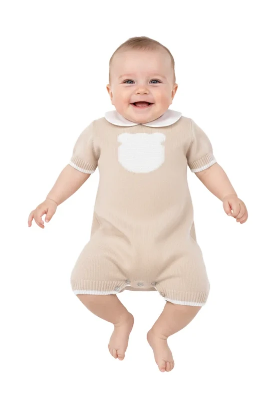 Babygebreid rompertje met berenzak, beige