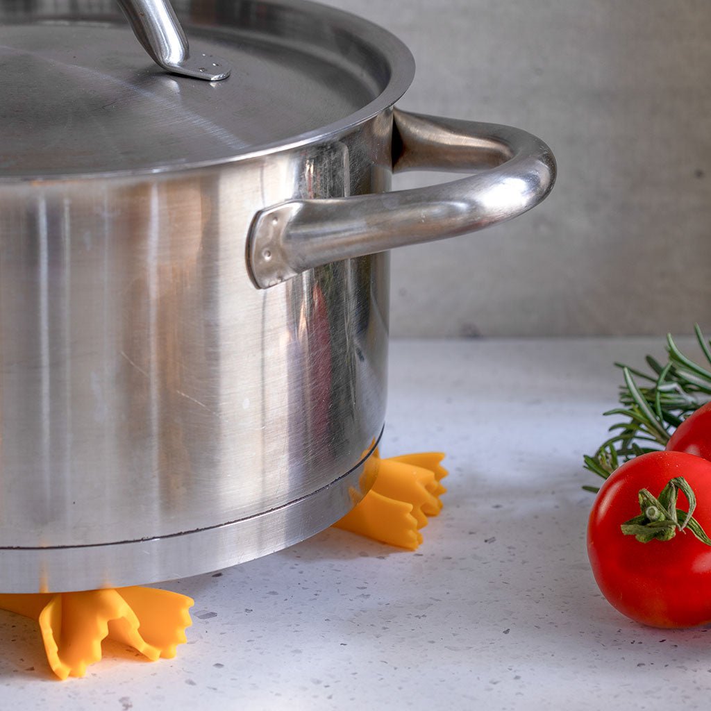 Rilascio di vapore e sottopentola a forma di pasta | Farfalle