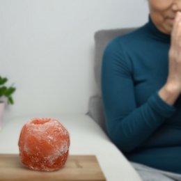 Himalaya Zoutkristal Kaarshouder - Rots 1kg - Handgesneden - Natuurlijke vorm - Cadeau-idee