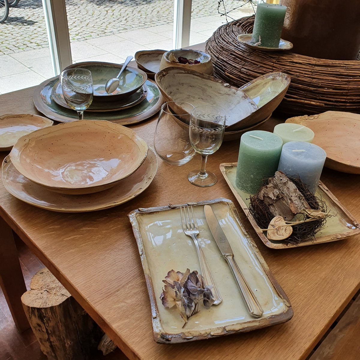 Tray approx. 28 (W) cm x 16.5 (L) cm x 1.5 cm (H)) crockery, handmade, stoneware, unique, creamy white, matt