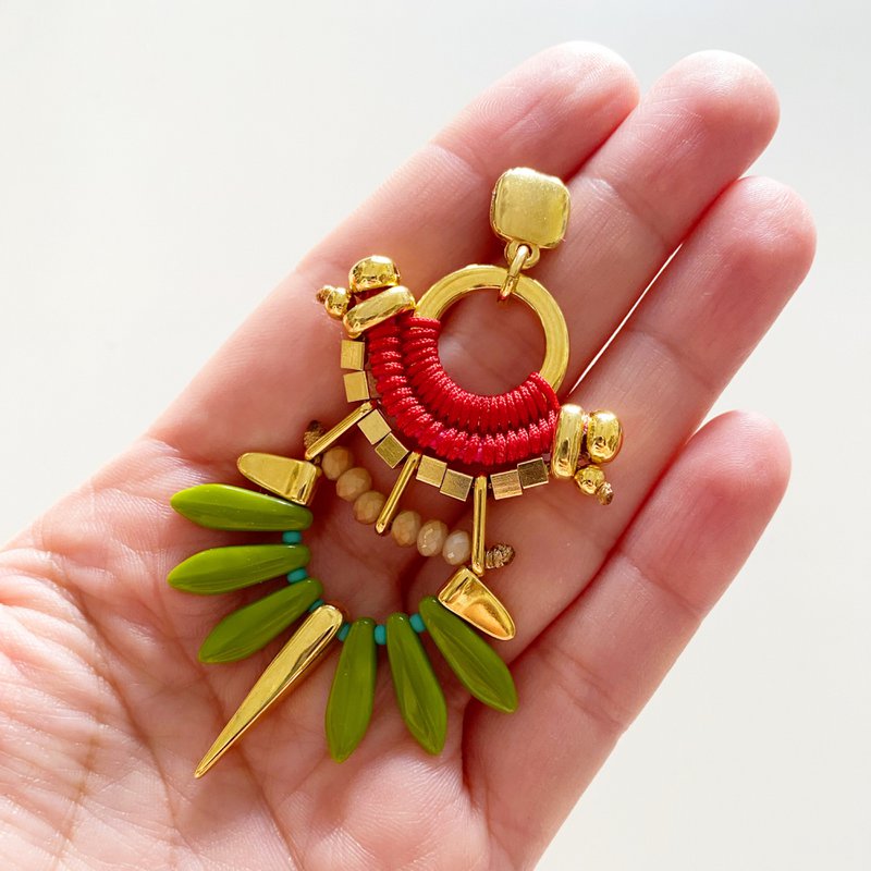 Boucles d'oreilles COCORA rouges, vertes et dorées