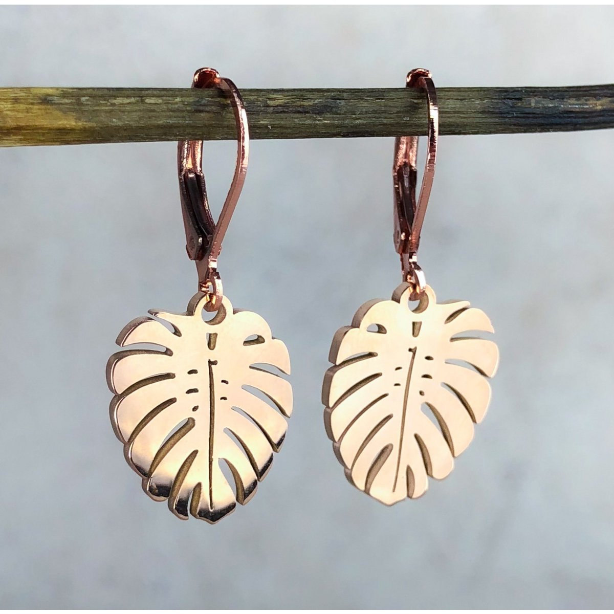 Earrings made of rose gold-plated stainless steel with Monstera pendant | Handmade | Ideal gift - VINOHR-36