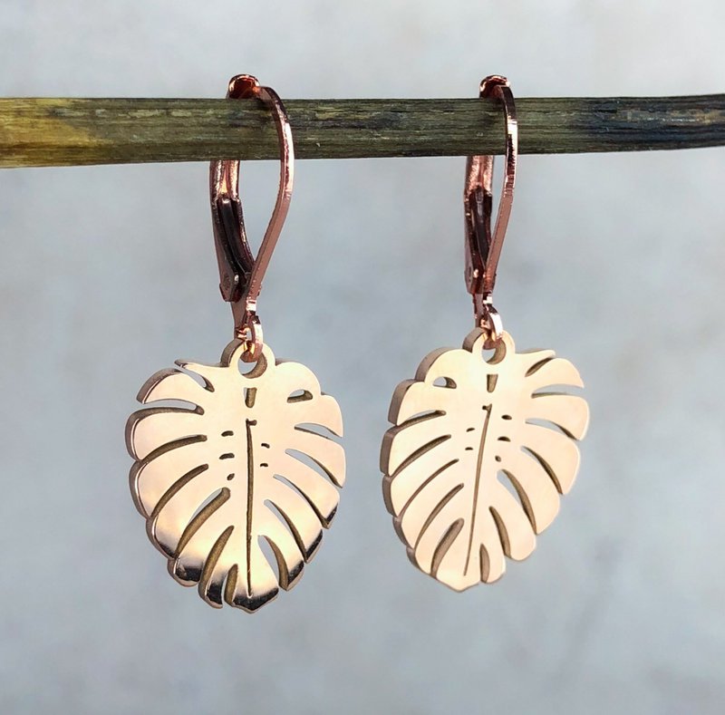 Earrings made of rose gold-plated stainless steel with Monstera pendant | Handmade | Ideal gift - VINOHR-36