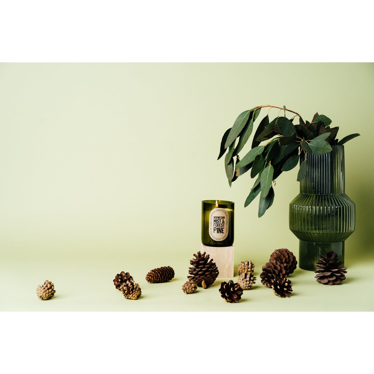 Norsk Mist & Forest Pine Soy Wax Candle - Grønt glas