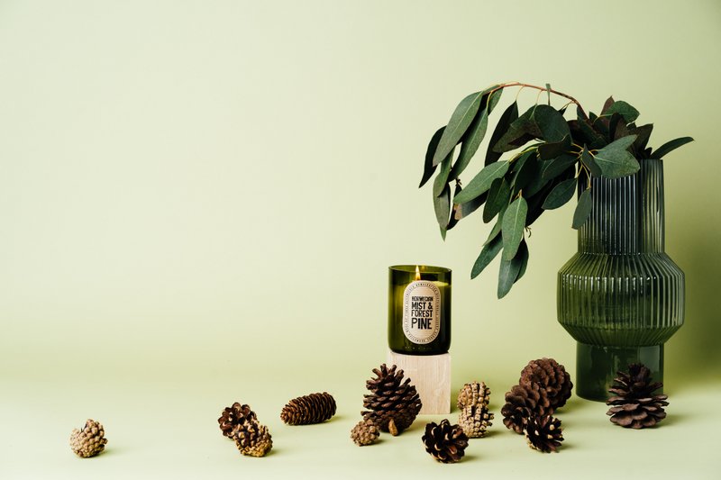 Świeca z wosku sojowego Norwegian Mist & Forest Pine - zielone szkło