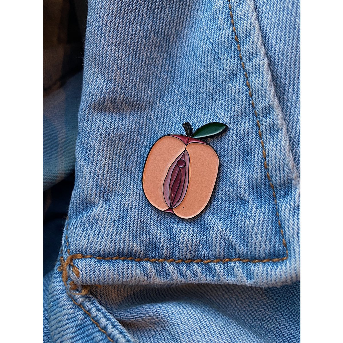 Email Pin "Apple"