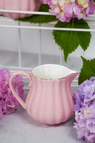 Royal Rose creamer pink with gold rim 200 ml Isabelle Rose