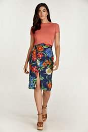 Falda lápiz de algodón floral en tonos rojos, azules y verdes