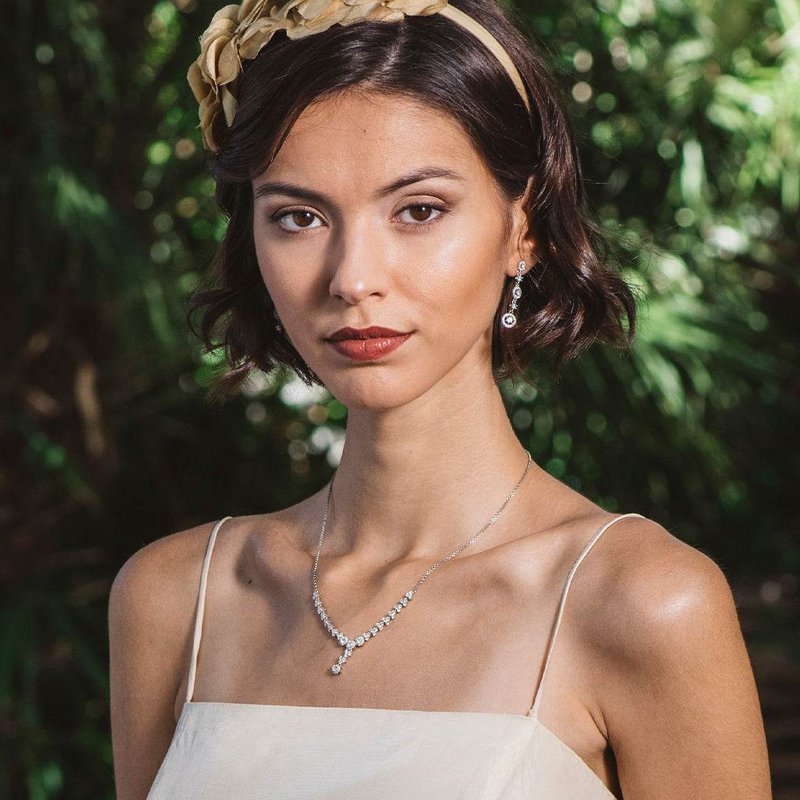 Collier en argent avec zircons blancs