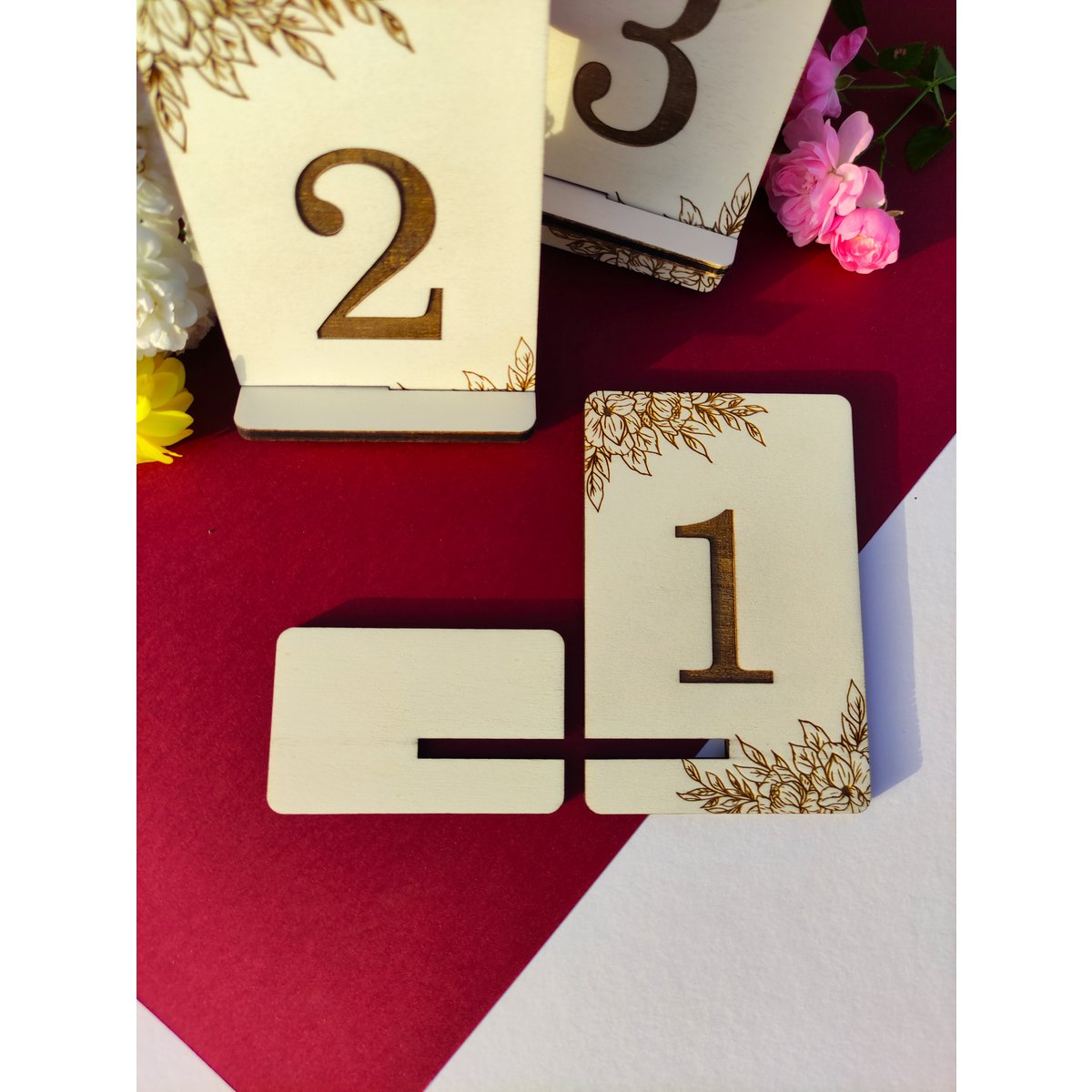 Segni di numero di tavolo in legno con design floreale, decorazione per feste di nozze, set indicatore
