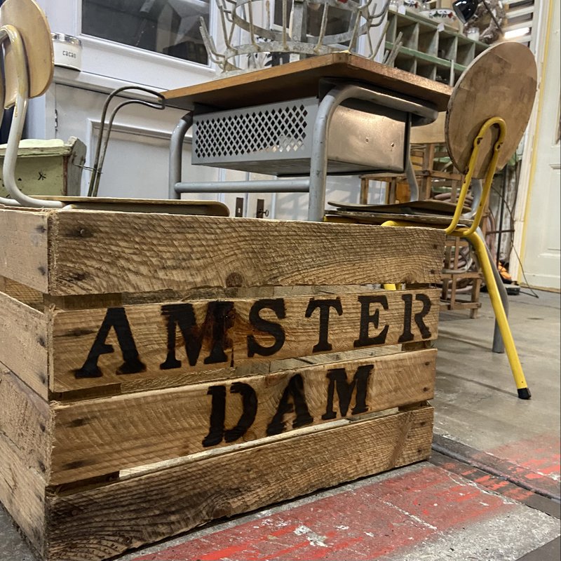 HOLZKISTE / KISTE Amsterdam