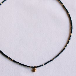 Miyuki chain with mini heart – black/gold-plated