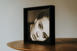 Holz-Vinyl-Rekord-Display, Eichenrahmen für 12-Zoll-Album Kunst, freistehende LP-Coverhalter für Regale oder Wände