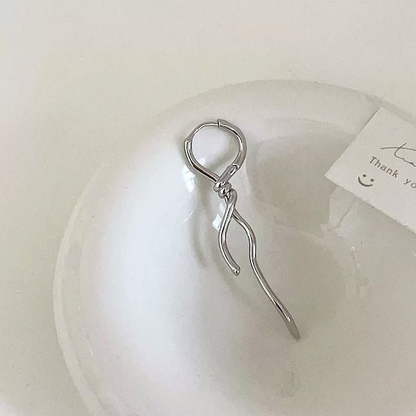 Boucles d'oreilles fines à nœud torsadé au design unique, une paire