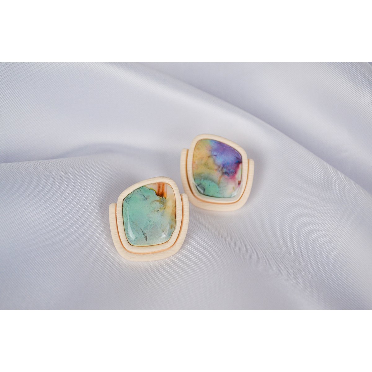 Asta stud earrings in colorful & beige