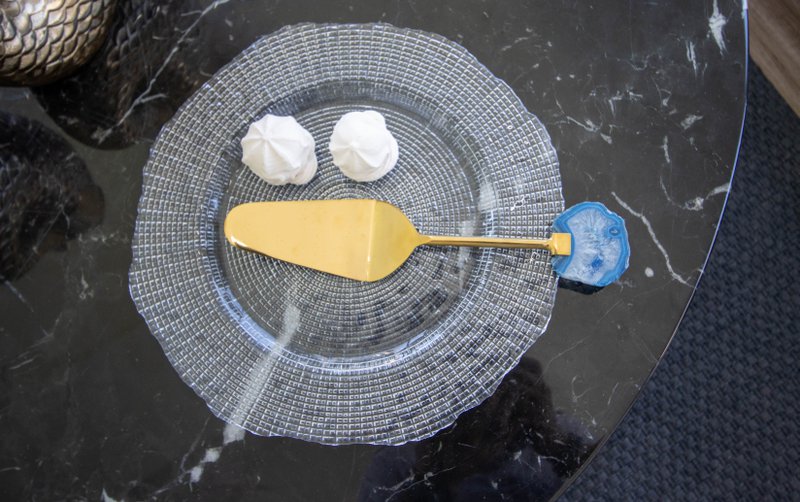 Golden pie shovel Pierre Agate Bleue