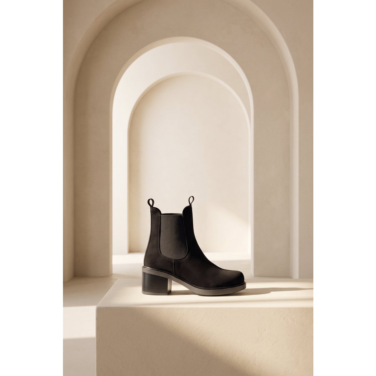 INMA BLACK – Stiefeletten mit elastischen Einsätzen und Blockabsatz