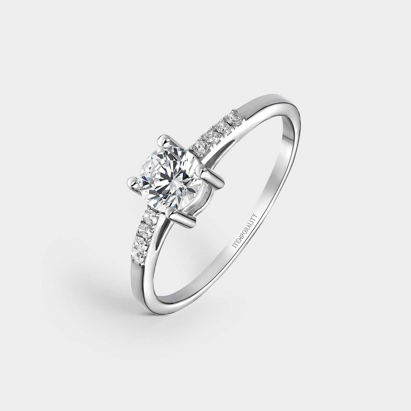 Anello in argento con zirconi bianchi quadrati