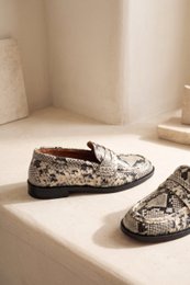 EMILIA OFF WHITE – Leder-Loafer mit Schlangenprägung
