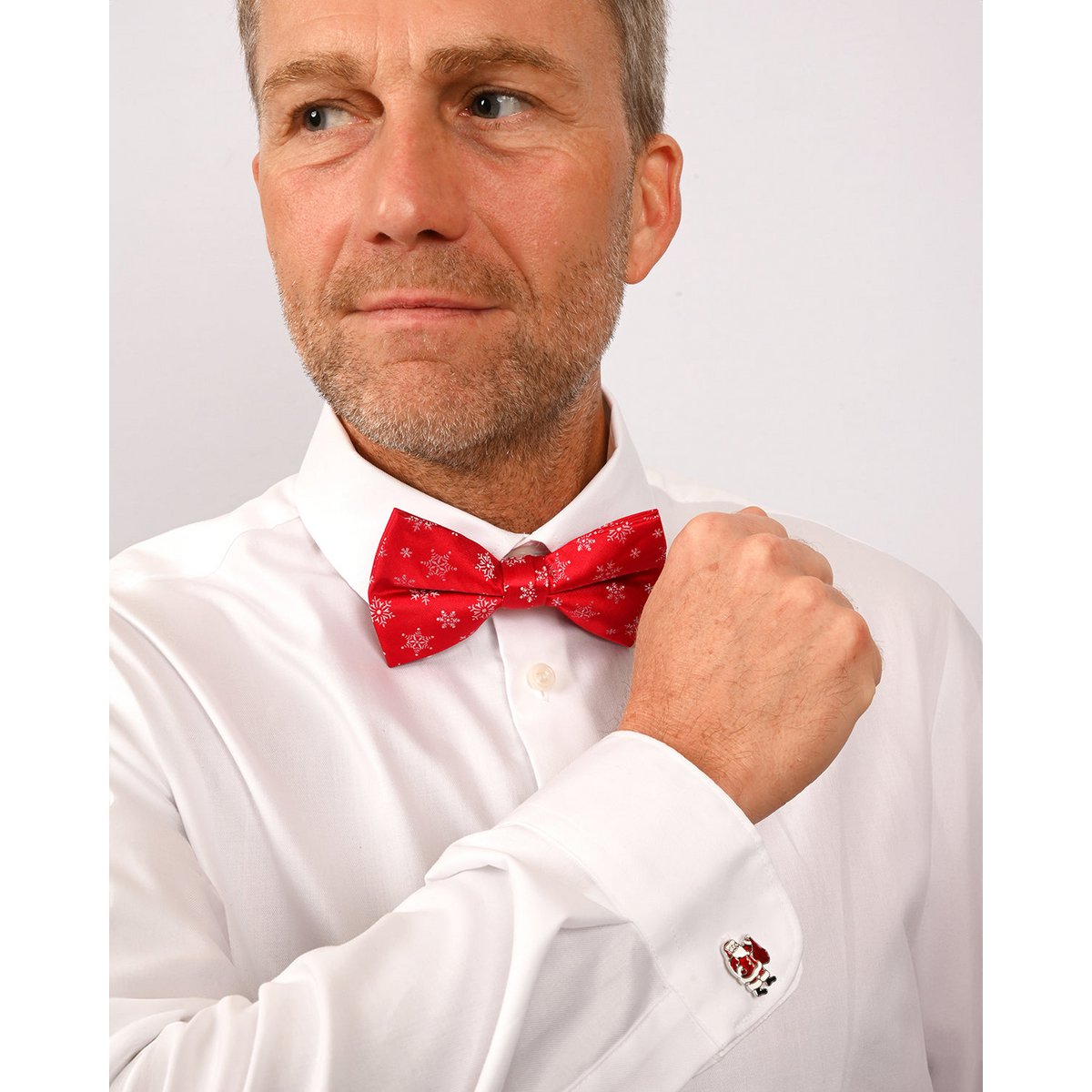 Bowtie - Red with snowflakes