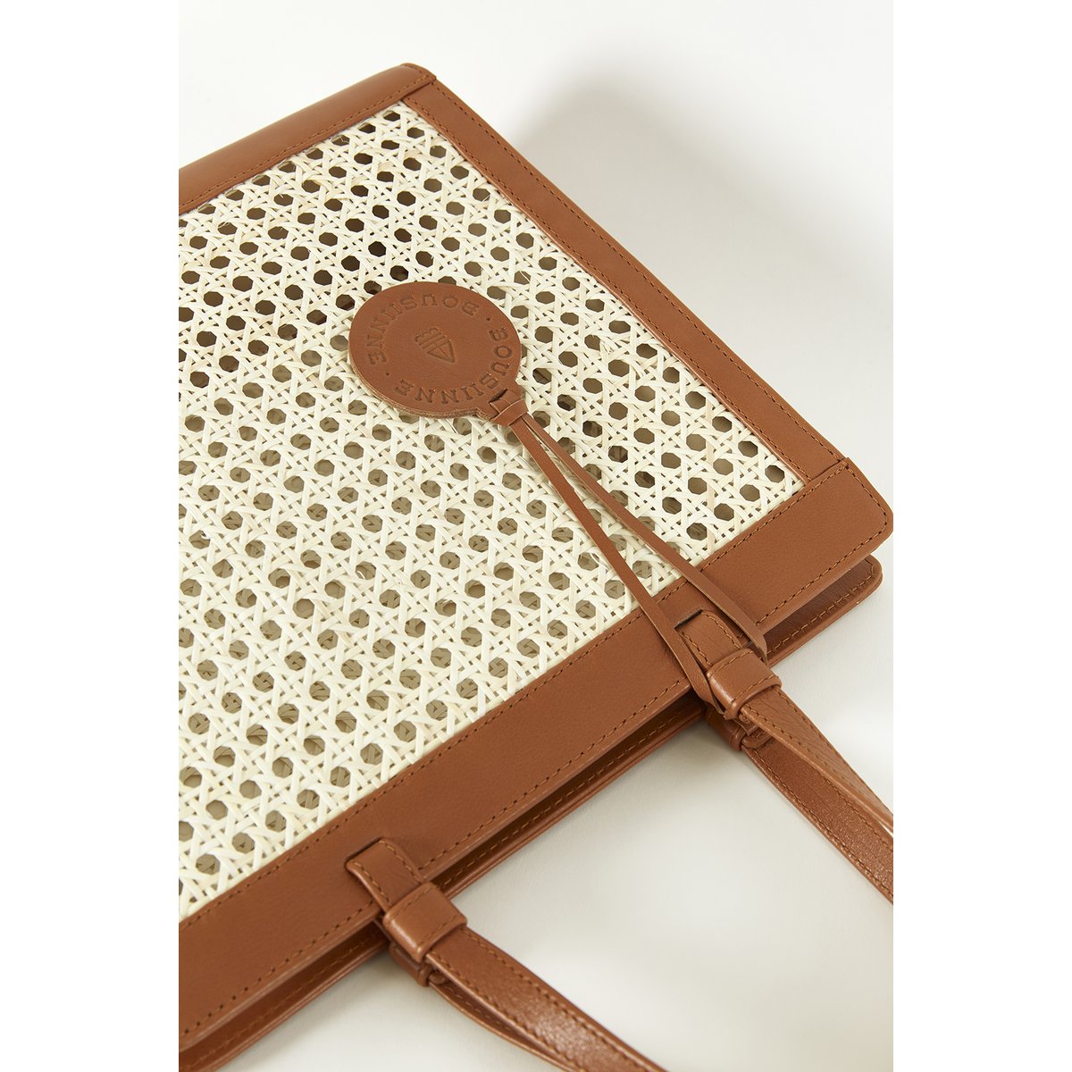 CAMEL CHAÎSE CARRÉ HANDBAG