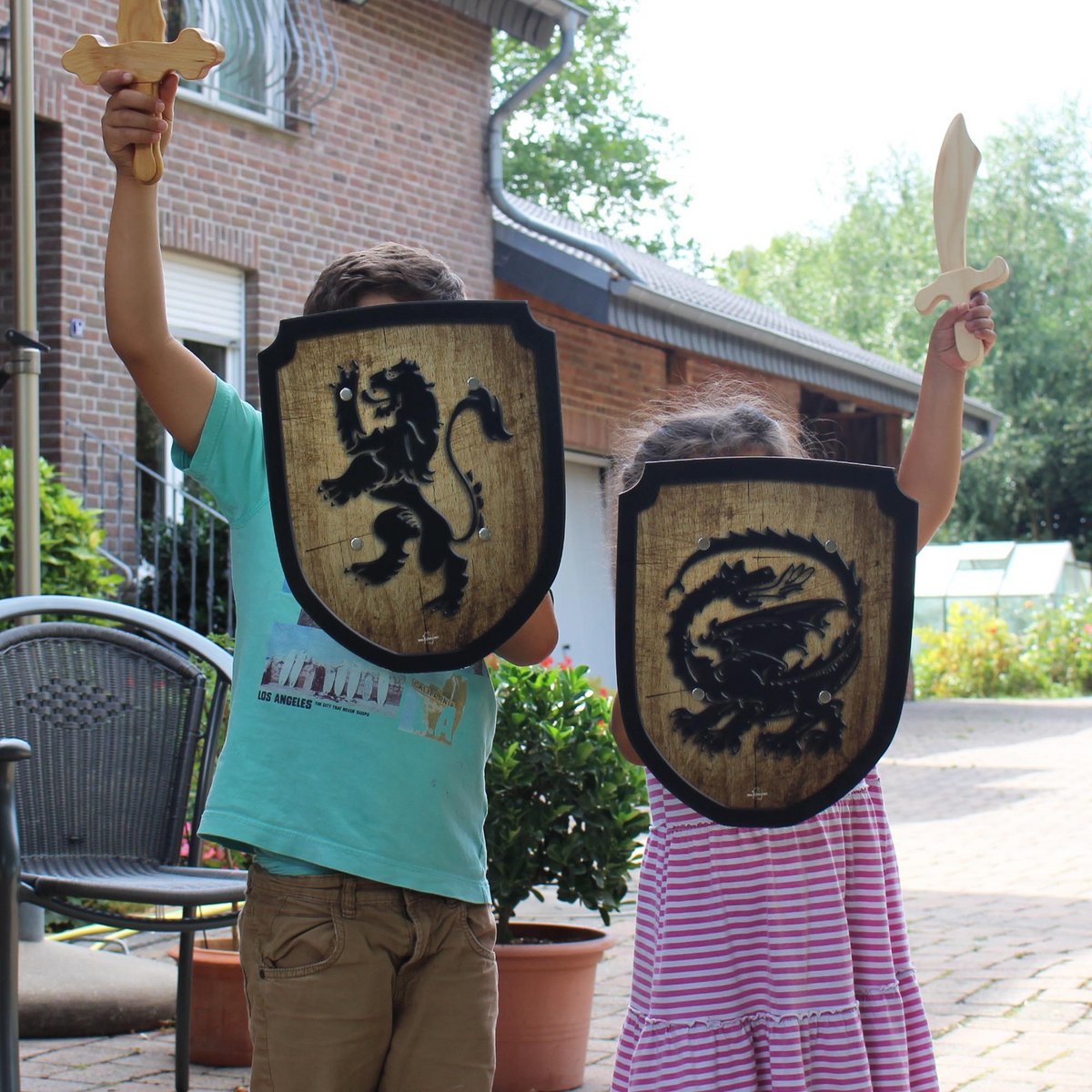 Jouet en bois dragon bouclier héraldique