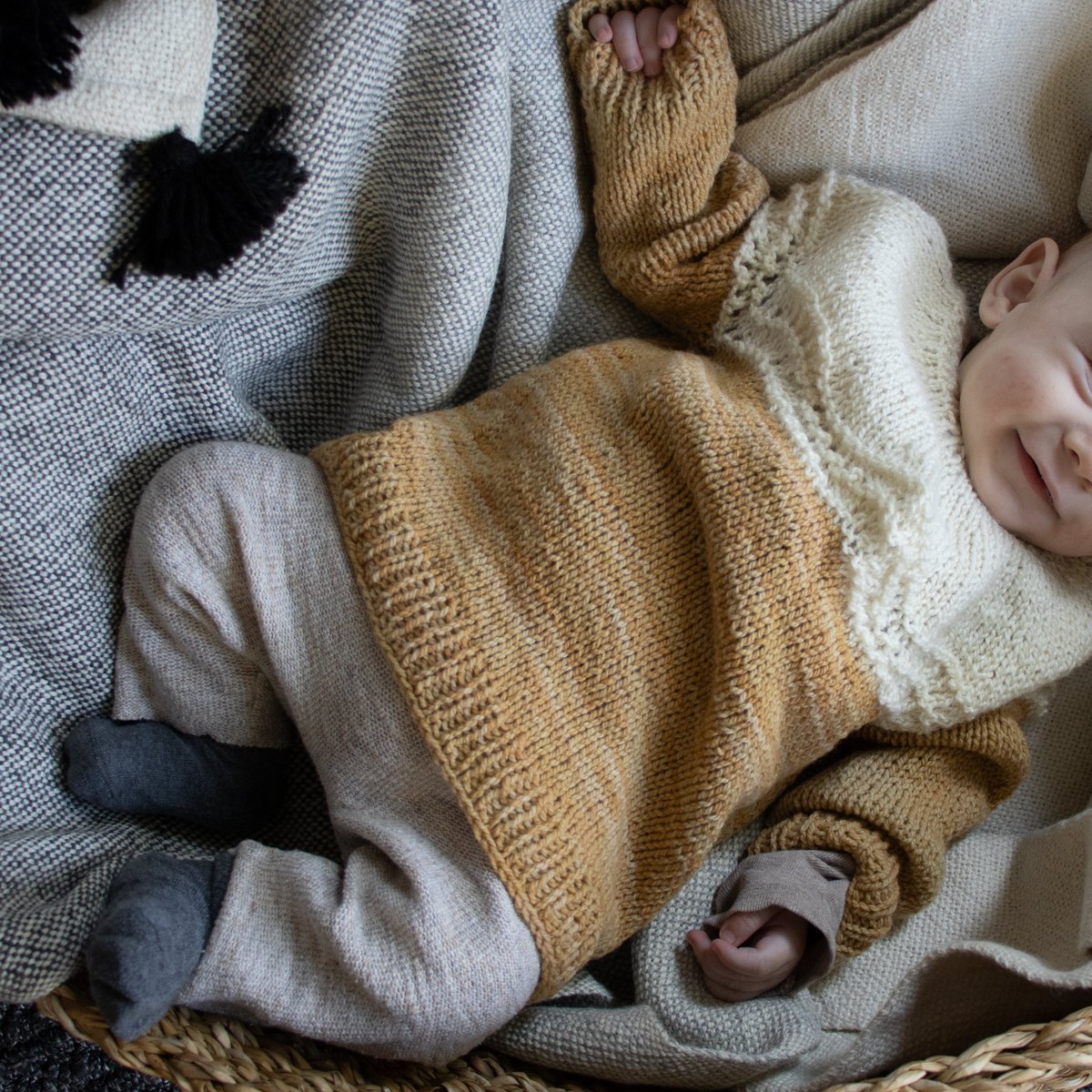 Two-tone pullover
