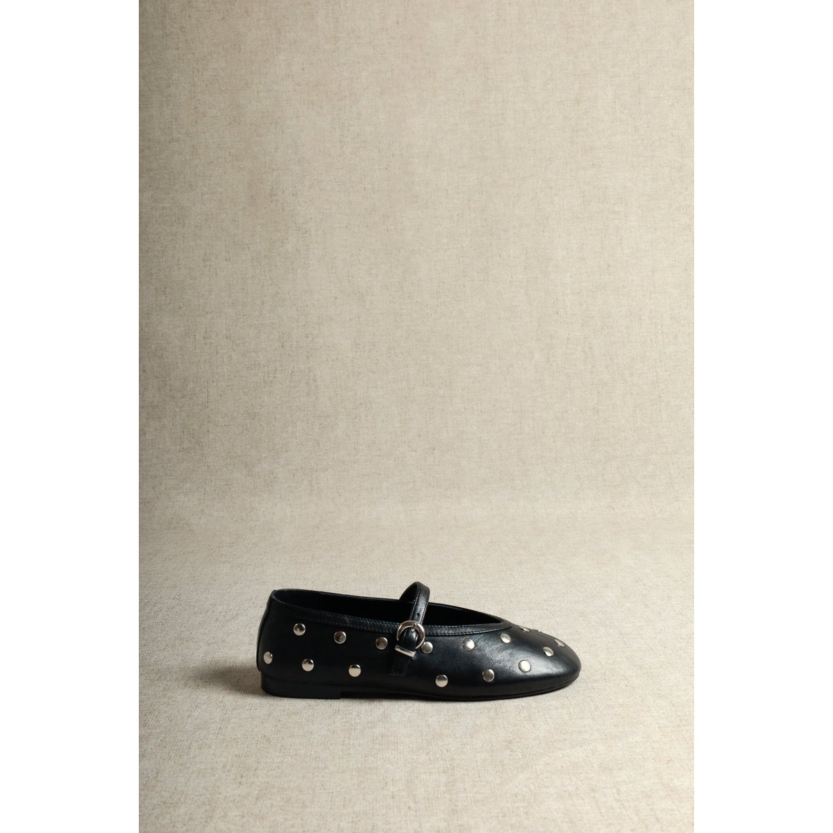 ALLI STUDS BLACK – Mary Janes mit Nieten aus glänzendem Leder VORBESTELLUNG