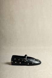 ALLI STUDS BLACK – Mary Janes mit Nieten aus glänzendem Leder VORBESTELLUNG