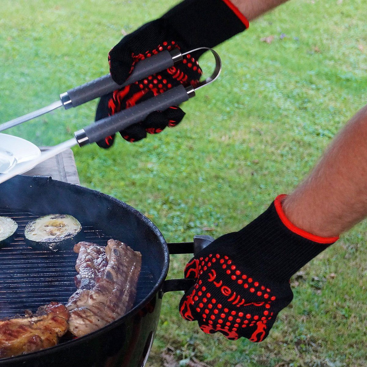 High-quality barbecue gloves - extremely heat-resistant made of aramid fibers
