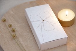 Light in a box bloem