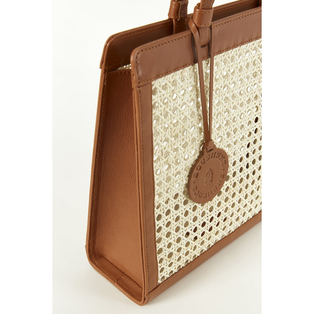 CAMEL CHAÎSE CARRÉ HANDBAG