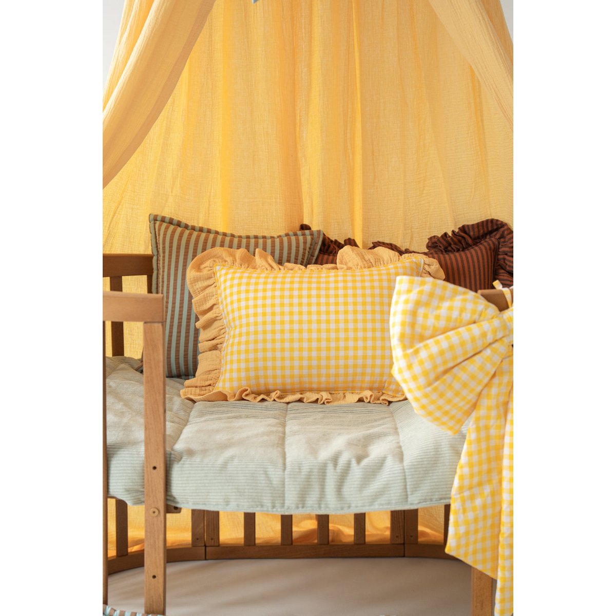 Dosel infantil con volante "amarillo mantequilla"
