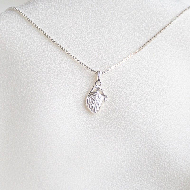 Anatomisches Herz Halskette Silber