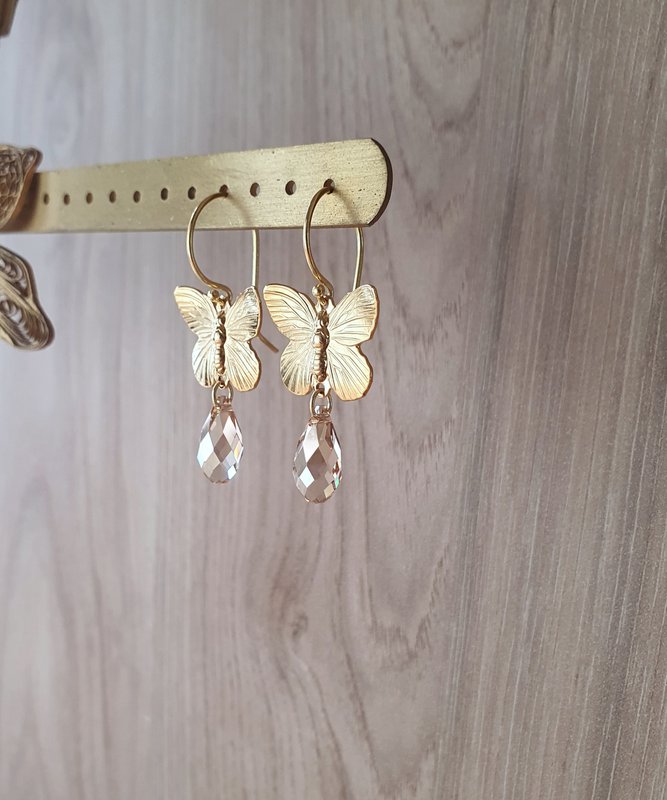 18 Karat vergoldete Schmetterlingsohrringe mit Golden Shadow-Tropfen