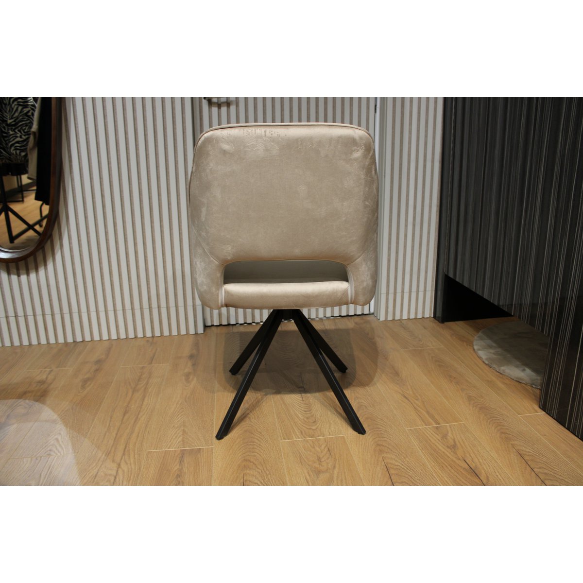 Chaise de salle à manger Nova rotative à 360 degrés en velours sable taupe