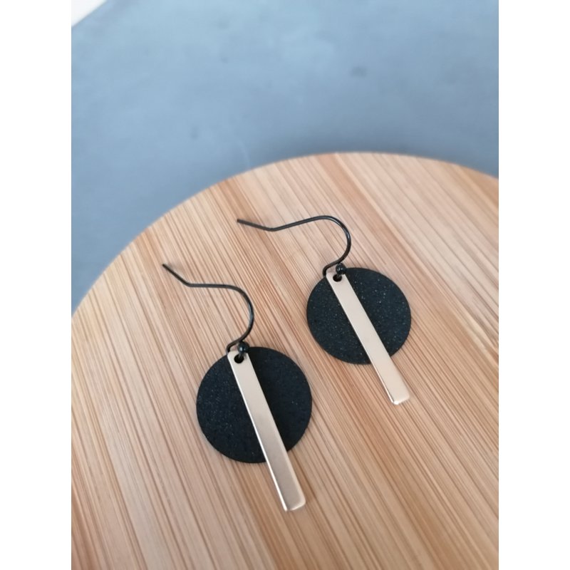 Oona (black-gold)