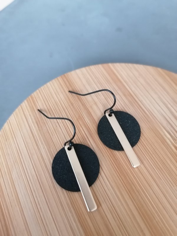 Oona (black-gold)