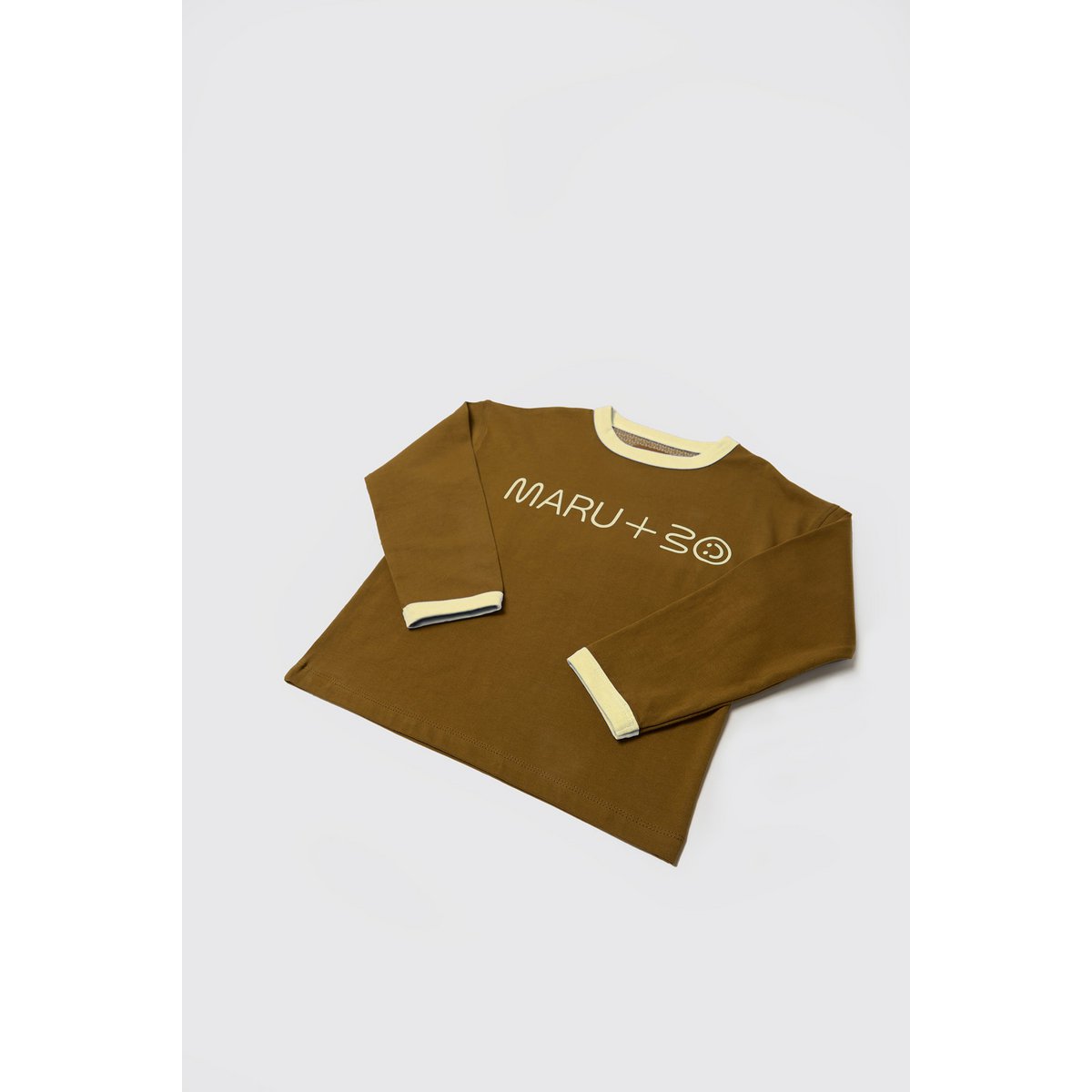 CAMISETA BÁSICA PESADA CON LOGO